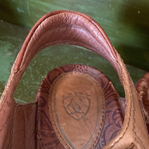 Ariat sandals- cute, like new! Women’s US- Size- 8.5. - Picture 11 of 13